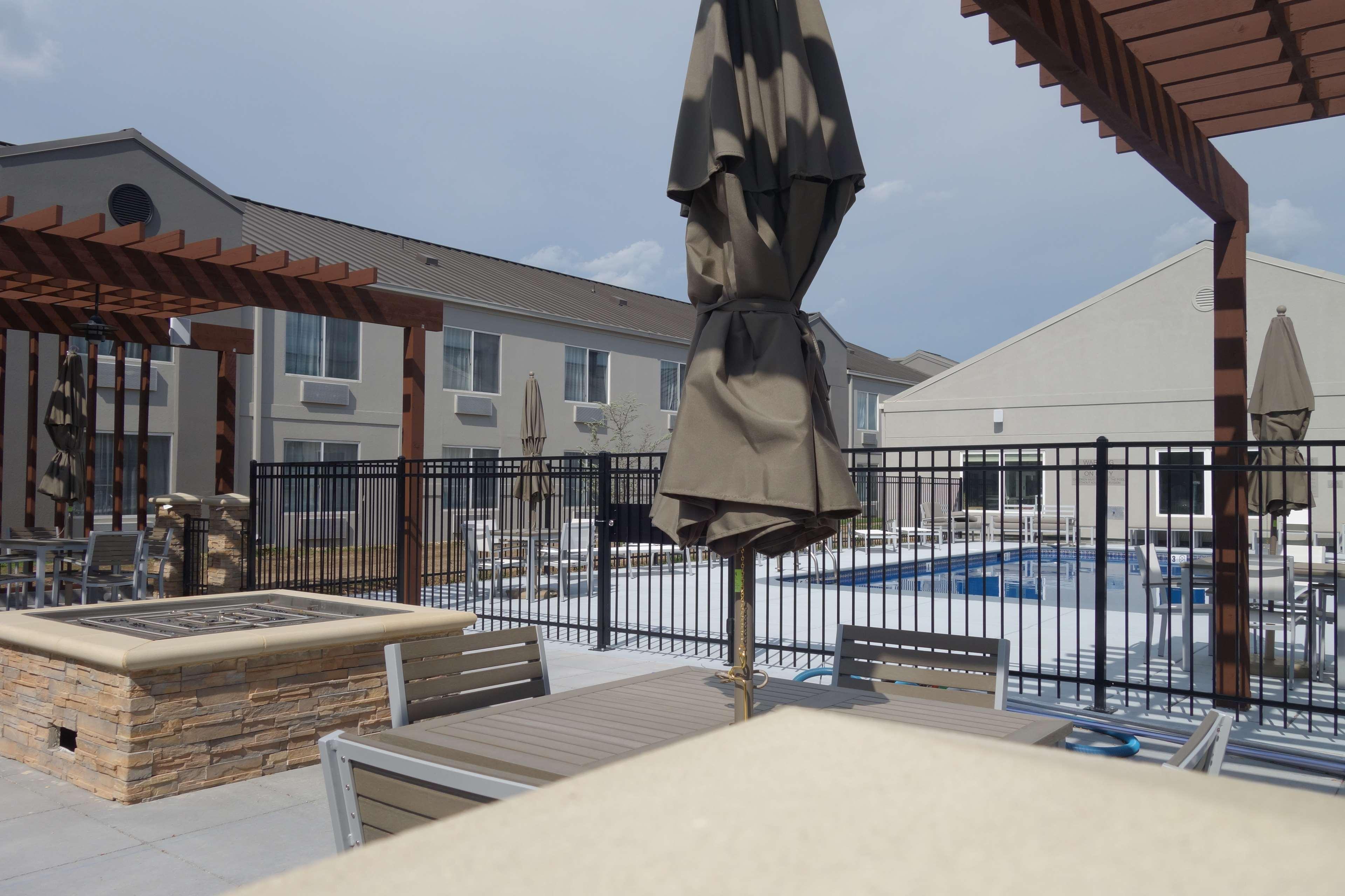 Country Inn & Suites By Radisson, Wichita East, Ks Экстерьер фото