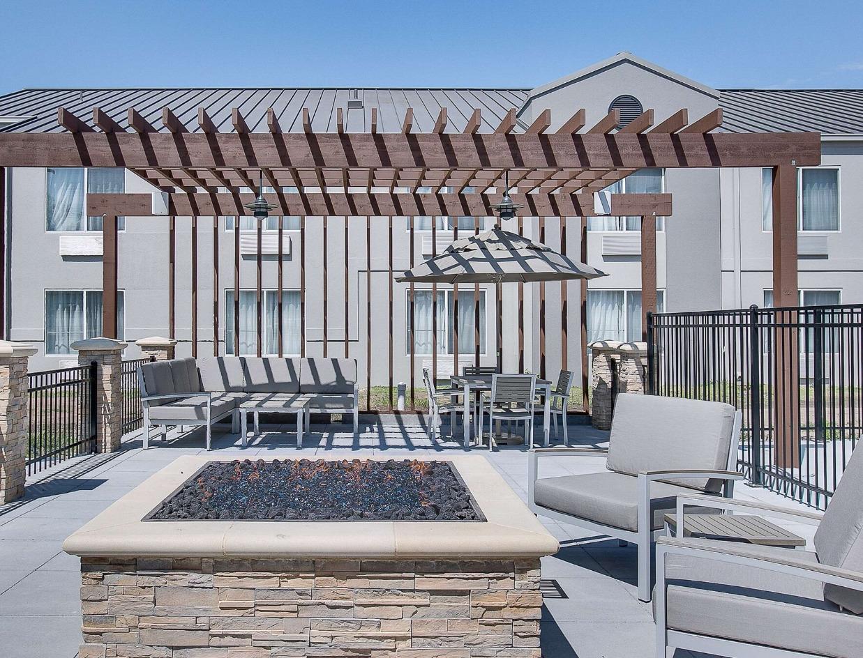 Country Inn & Suites By Radisson, Wichita East, Ks Экстерьер фото