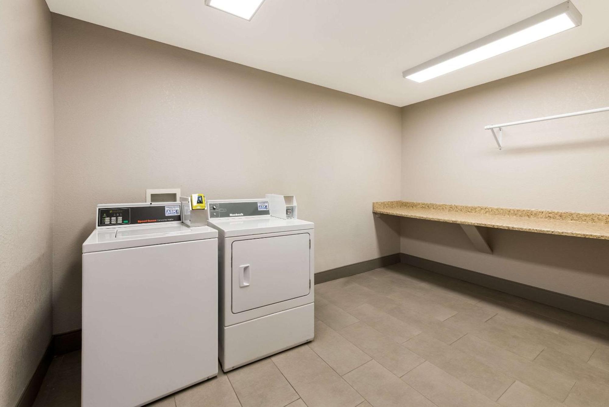 Country Inn & Suites By Radisson, Wichita East, Ks Экстерьер фото