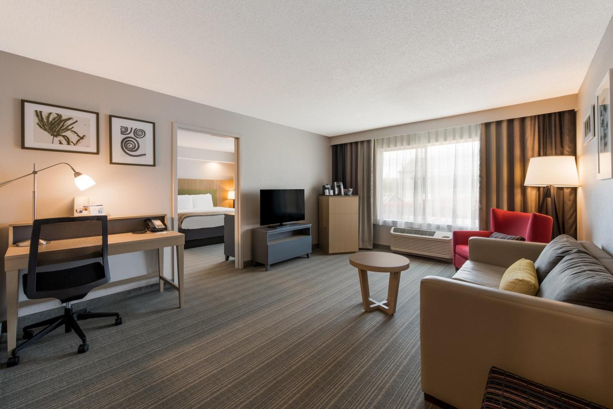 Country Inn & Suites By Radisson, Wichita East, Ks Экстерьер фото