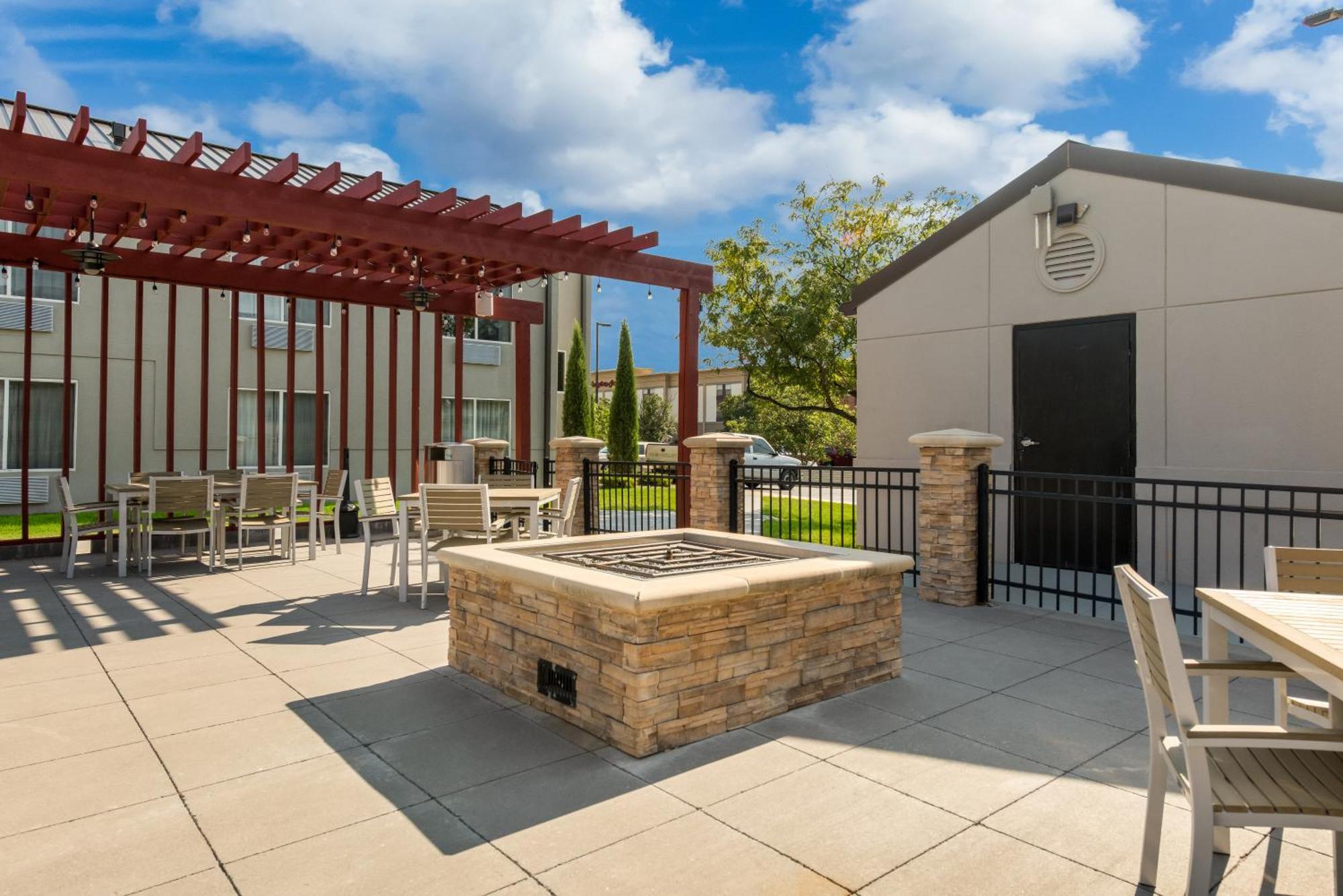 Country Inn & Suites By Radisson, Wichita East, Ks Экстерьер фото