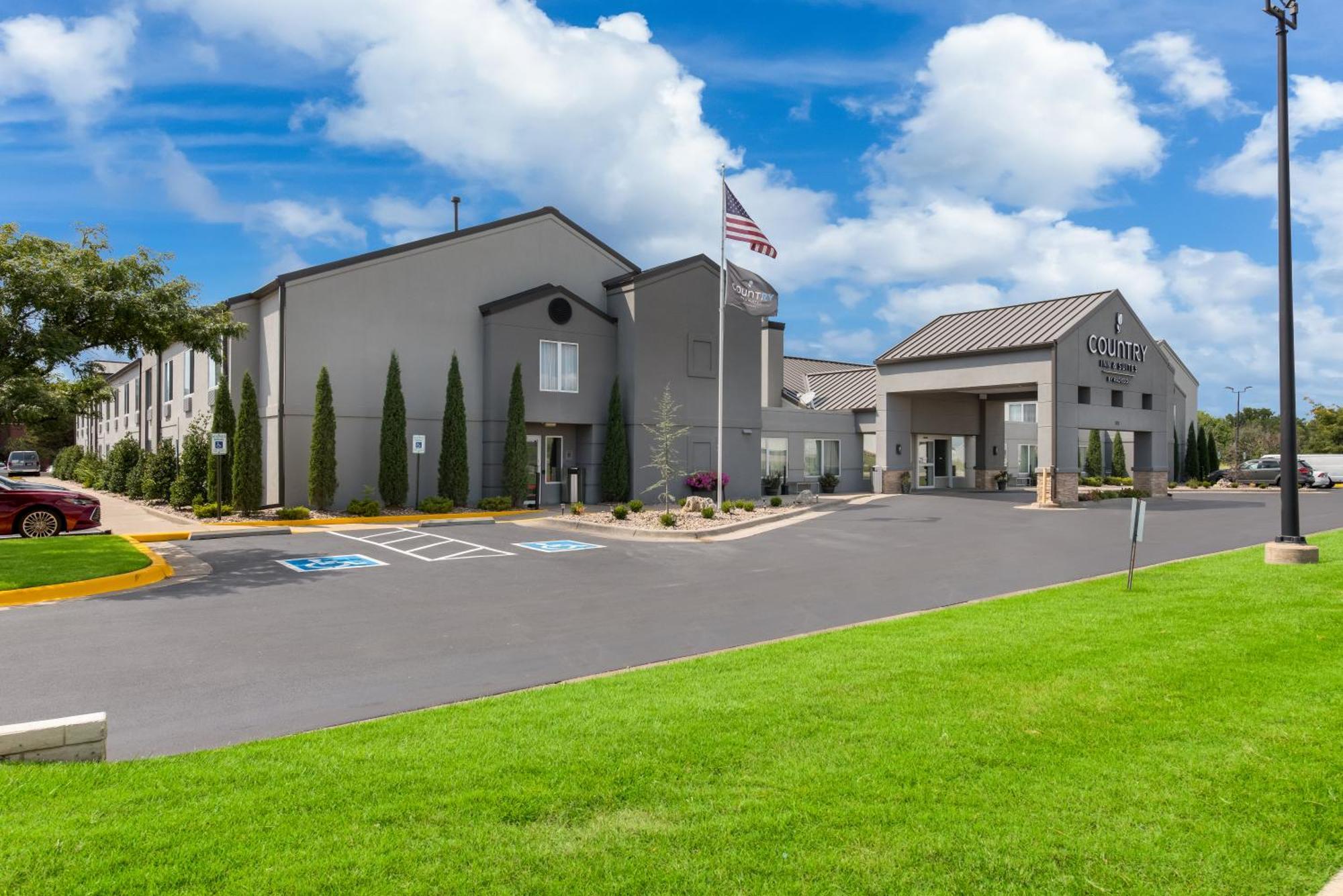 Country Inn & Suites By Radisson, Wichita East, Ks Экстерьер фото
