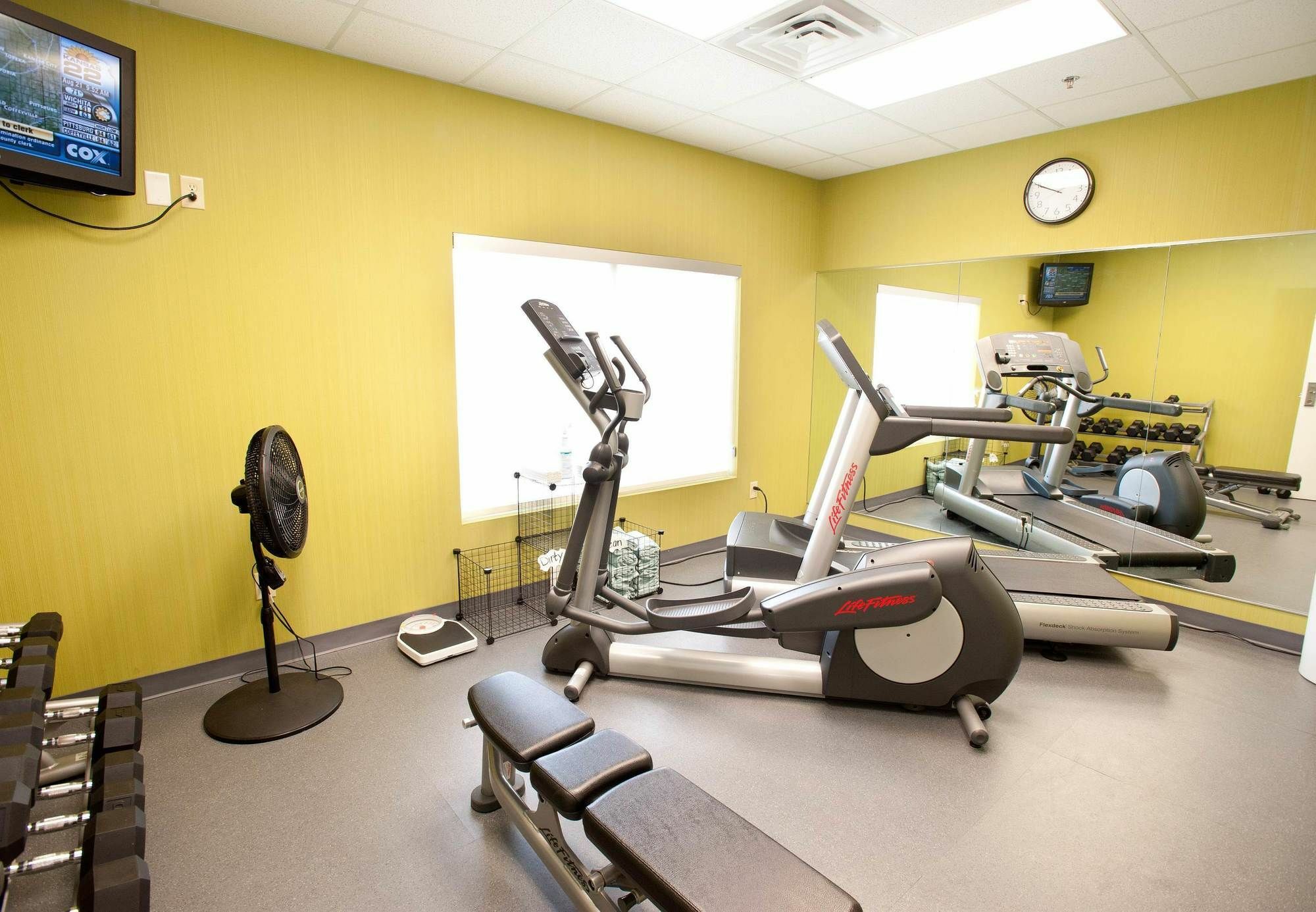 Country Inn & Suites By Radisson, Wichita East, Ks Экстерьер фото